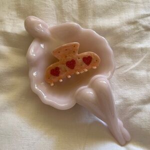 Emi Jay Sweetheart Clip in Love Bug